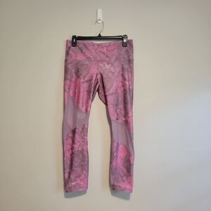 Under Armour Pink Pattern Workout Cropped Leggings Size Large